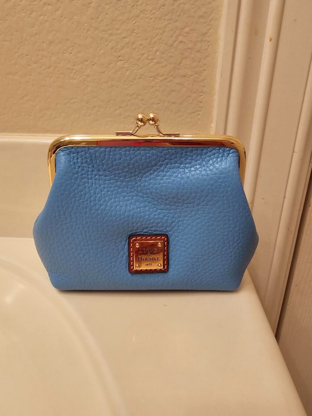 NWOT Sky Blue Leather Kiss-Lock Coin Purse